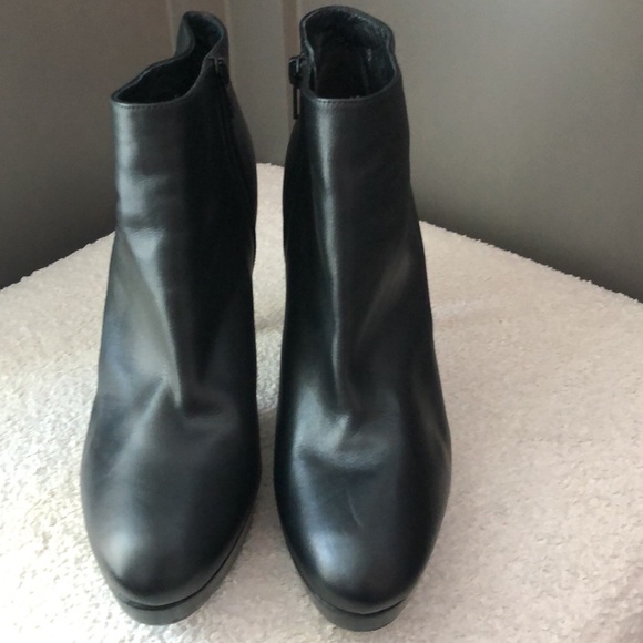 Stuart Weitzman Bootie - Picture 3 of 7